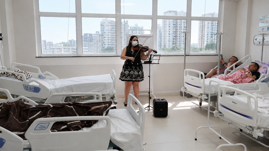 musicoterapia-leva-acolhimento-e-emocao-a-pacientes-do-complexo-hospitalar-sul
